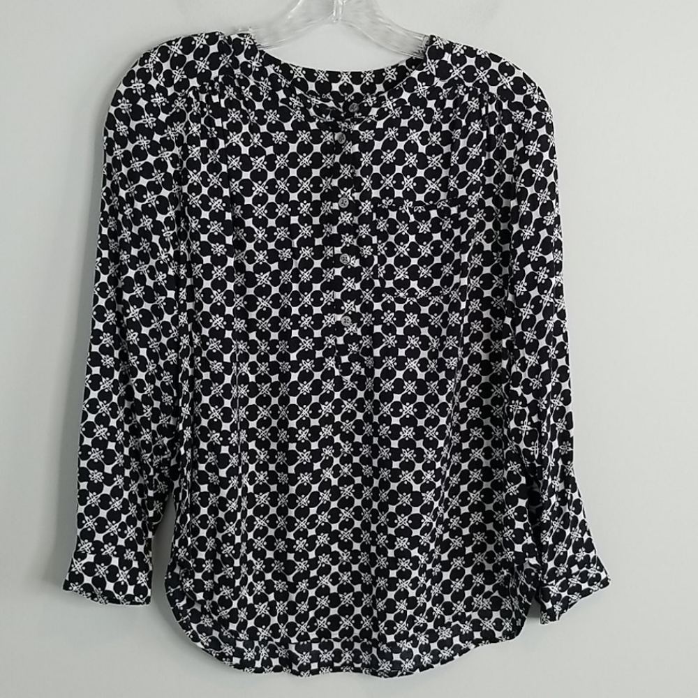 Ann Taylor Loft black & white henley blouse pocket button front